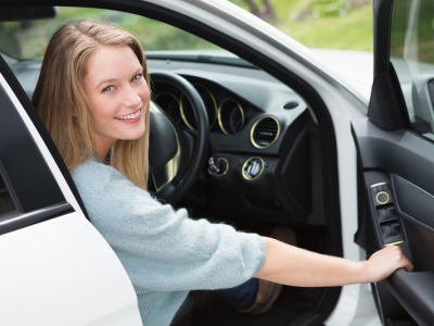 női autó autónyitás
